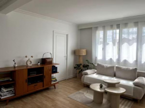 Chambre privée dans bel appartement calme